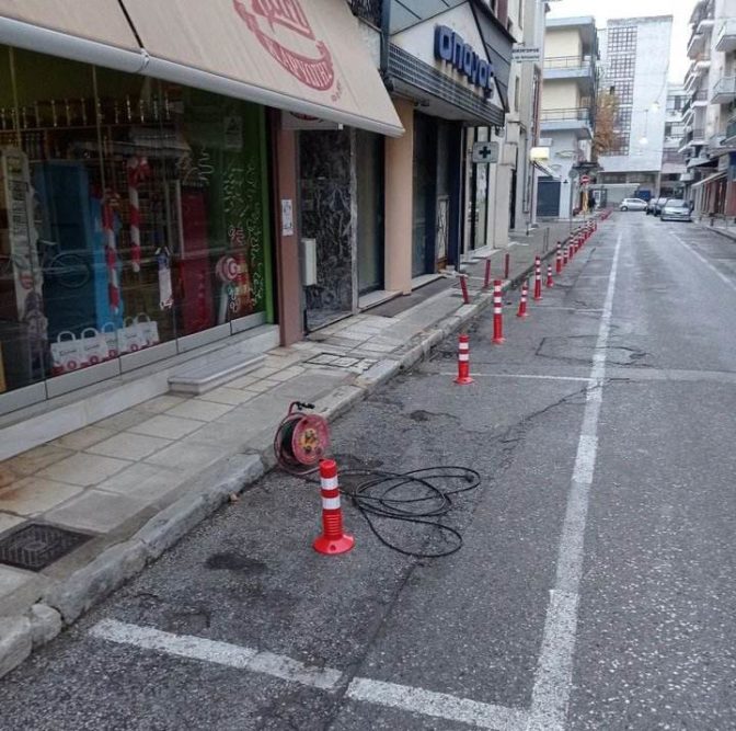 Κολωνάκια στην Περσεφόνης – Οι αντιδράσεις και η απάντηση του Δήμου Τρικκαίων