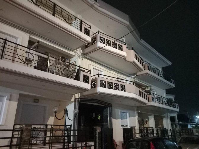 Σημεία των καιρών – Δεν στολίζουν τα μπαλκόνια τους οι Τρικαλινοί