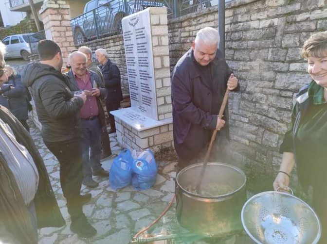 Πλήθος κόσμου στο έθιμο των τσιγαρίδων στην Καλογριανή