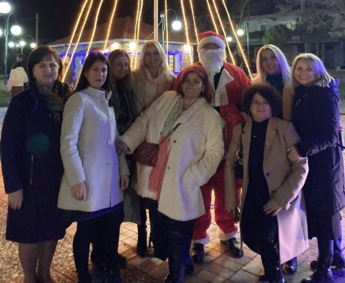 Όμορφη Χριστουγεννιάτικη γιορτή για το άναμμα του δέντρου στο Μεγαλοχώρι