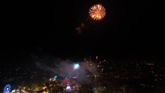 Χριστουγεννιάτικες χορευτικές εκδηλώσεις στους δρόμους των Τρικάλων