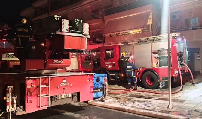 Βόλος: Φωτιά σε διαμέρισμα -Απεγκλωβίστηκαν 9 άτομα και ένα μωρό