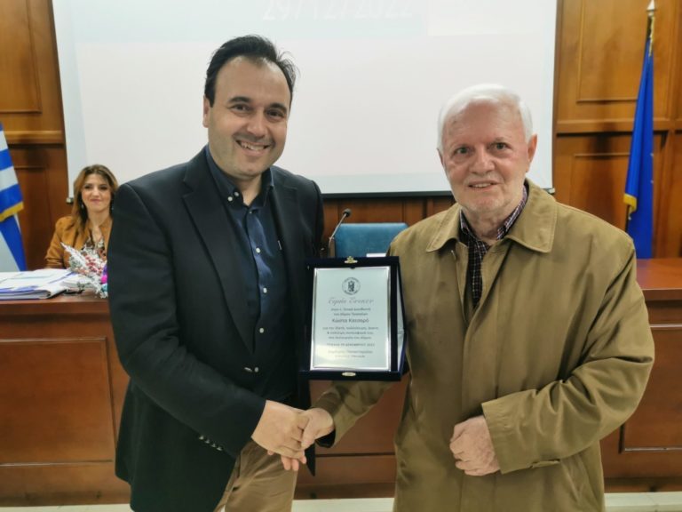Ο Δήμος Τρικκαίων τίμησε τον Κώστα Κατσαρό