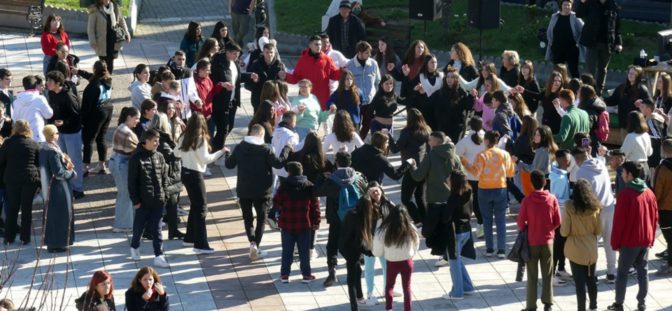 Υπέροχη χριστουγεννιάτικη γιορτή στην πλατεία των Σοφάδων