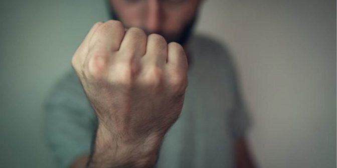 «Μαλλιά κουβάρια» έγιναν στον Τύρναβο – Περιστατικό με απειλές και εξύβριση