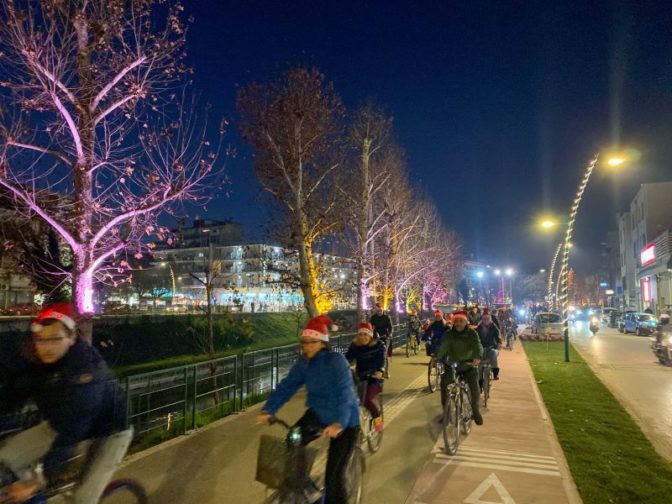 Λαμπερή πρωτοχρονιάτικη ποδηλατάδα στα Τρίκαλα