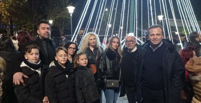 Στη Φαρκαδόνα για το άναμμα του Χριστουγεννιάτικου δέντρου ο Λιούτας