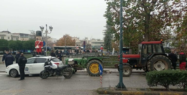 Σε ...χριστουγεννιάτικο σκηνικό η κινητοποίηση των αγροτών στα Τρίκαλα