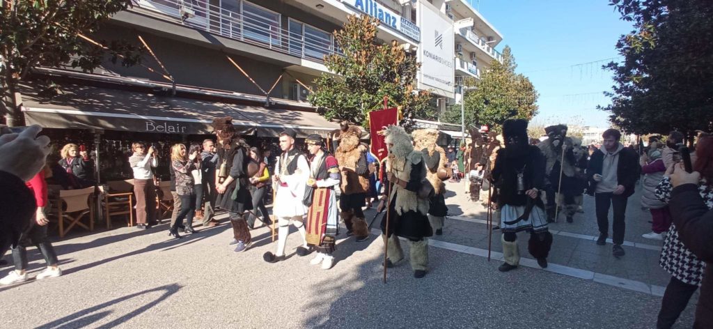 Τα Ρογκατσάρια έκαναν ...σαματά στο κέντρο των Τρικάλων (φωτό)