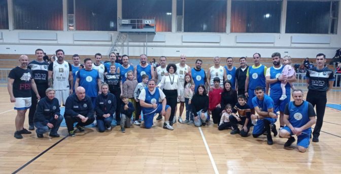 Έβαλαν …τρίποντα για καλό σκοπό στα Τρίκαλα (φωτό)