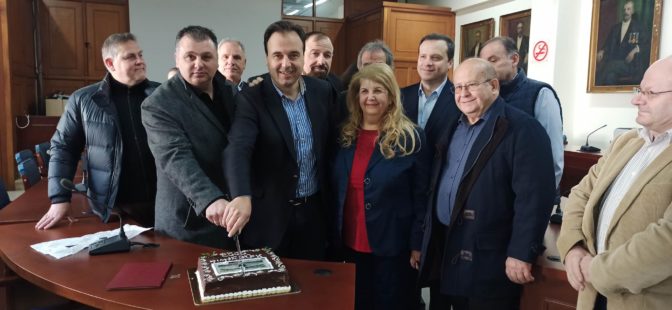 Πίτα με ευχές για υγεία και δύναμη έκοψαν οι Τρίτεκνοι στα Τρίκαλα