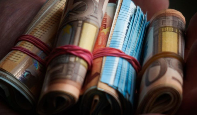 Πώς αυξήθηκαν οι καταθέσεις νοικοκυριών και επιχειρήσεων