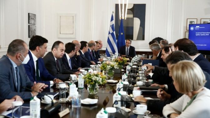 Διχάζει τη ΝΔ η κηδεία του τέως βασιλιά Κωνσταντίνου;