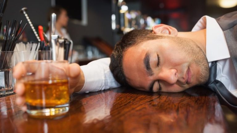 Λάρισα και Βόλος διαγωνίστηκαν παραμονή Πρωτοχρονιάς για τους περισσότερους μεθυσμένους