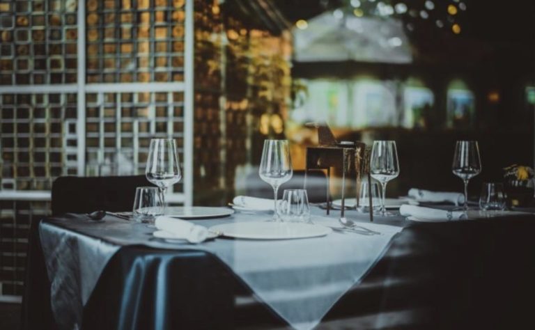 «Εμφανίζεται» ως πελάτης σε μαγαζιά της Λάρισας …αλλά αποσκοπεί αλλού