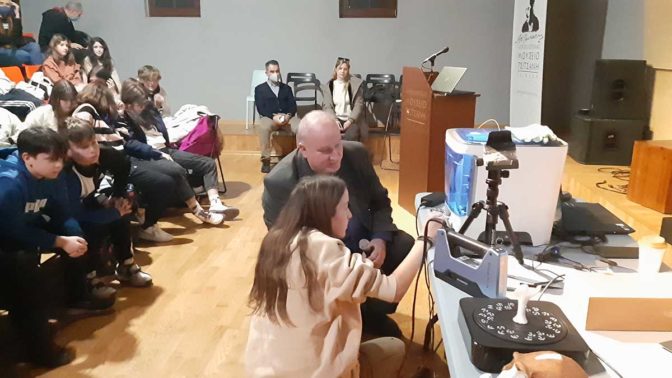 «Πλημμύρισε» από μαθητές το Μουσείο Τσιτσάνη στα Τρίκαλα