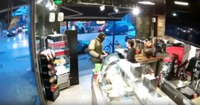 Bίντεο από χθεσινή απόπειρα ληστείας στη Λάρισα