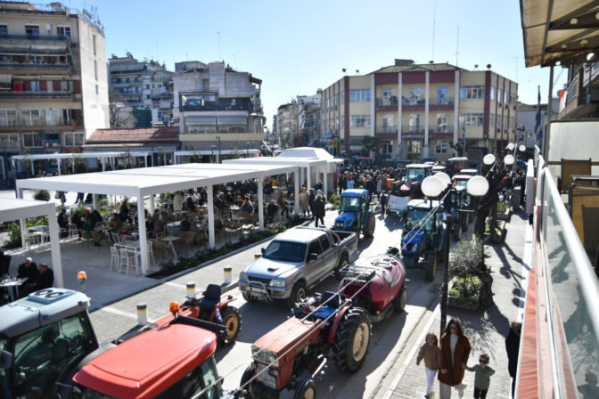 Μαζική συμμετοχή στο αγροτικό συλλαλητήριο του Τυρνάβου