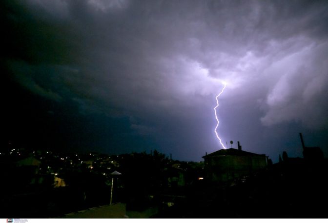 Έρχονται καταιγίδες, χαλάζι και αστραπές