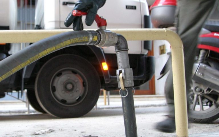Στα ύψη η κατανάλωση, στα ύψη και οι τιμές των πετρελαιοειδών στη Θεσσαλία