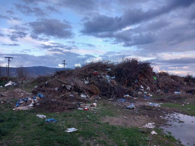 Και …νεκρούς θα αναστήσουν τα σκουπίδια σε χωρίο των Τρικάλων (φωτό)
