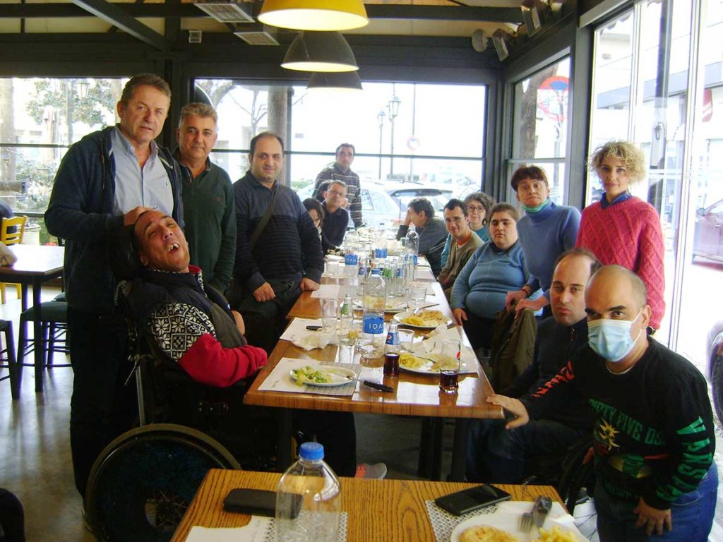 Έξοδος για γεύμα για τους νέους του Θεοδωρίδειου Κέντρου – Ορίζοντες