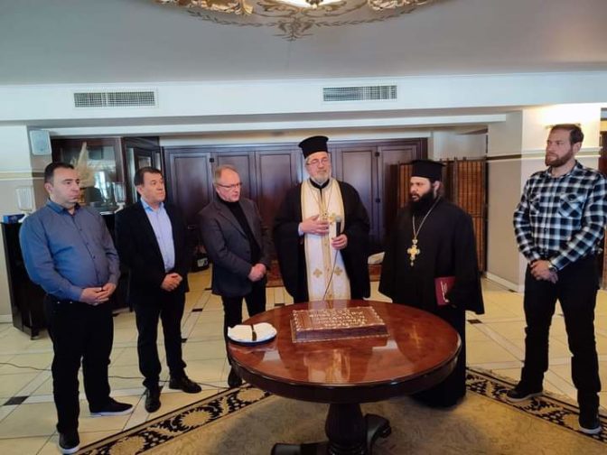 Πίτα, χορός και διασκέδαση για τους υδραυλικούς των Τρικάλων