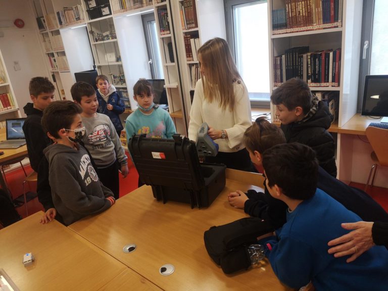 Επίσκεψη του Δημοτικού Σχολείου Αμπελίων στη Βιβλιοθήκη Καλαμπάκας