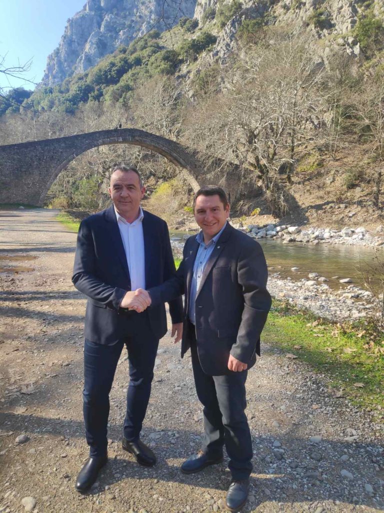Έδωσαν και επίσημα τα χέρια Χήρας - Τσιούτσιας