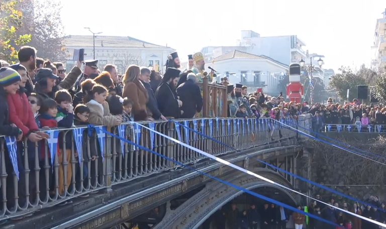 Με κάθε λαμπρότητα εορτάστηκαν τα Θεοφάνεια στα Τρίκαλα (φωτο)