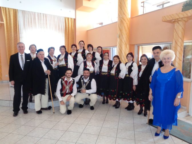 «Χόρεψαν» και έκοψαν τη πίτα τους οι Αργιθεάτες των Τρικάλων