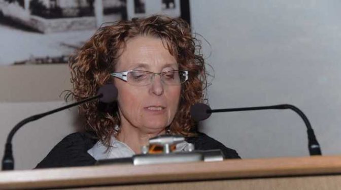 «Η Εφορεία Αρχαιοτήτων δεν σταματά την πλατεία»