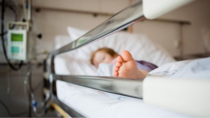 Βγήκε από τη ΜΕΘ το παιδί που ήπιε διαβρωτικό