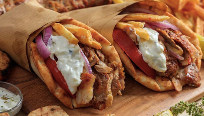 Το σουβλάκι… χάνει τη «μάχη» των fast food