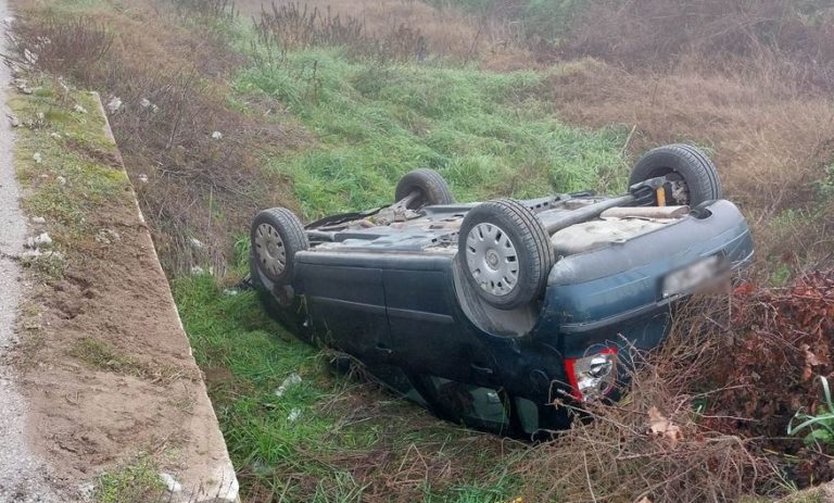 Αυτοκίνητο τούμπαρε σε χαντάκι στους Γεωργανάδες