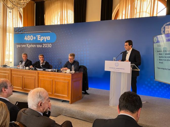 Ο Σκρέκας συνόδεψε τον Πρωθυπουργό στην περιοδεία στο Ηράκλειο