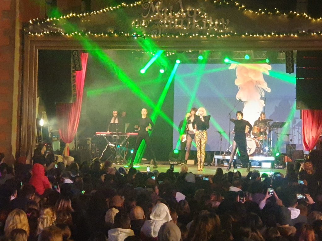Έπεσε με εντυπωσιακό τρόπο η αυλαία του Μύλου των Ξωτικών (φωτό)