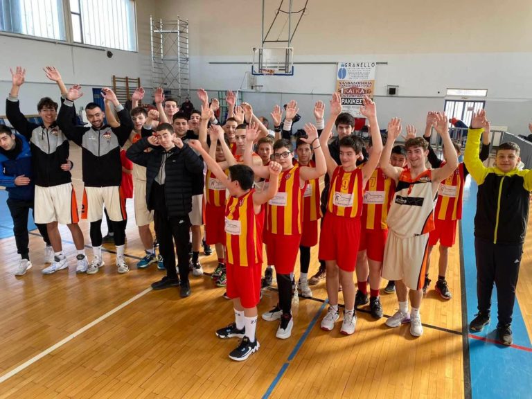 Χαμόγελα και ευχές στην κοπή πίτας της ακαδημίας Trikala Basket