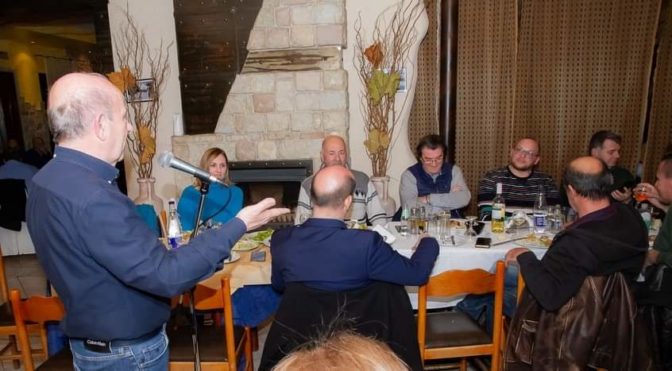 Χαλαρή βραδιά με τους δημοσιογράφους ο Σιμορέλης πριν ...φορτσάρει