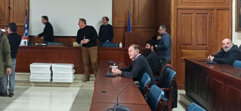 Με τη μεζούρα στο χέρι για είναι δίκαιος ο αντιδήμαρχος Αθλητισμού Μ. Λάππας!