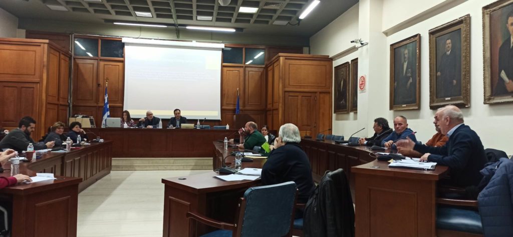 Ένταση στο Δημοτικό Συμβούλιο Τρικάλων για τον «Καρβουνιάρη»