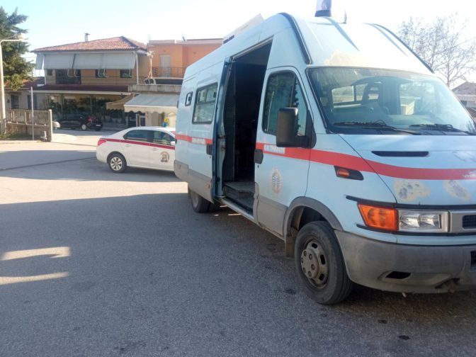 Κινητοποίηση της Αστυνομίας για τη μεταφορά βαρυποινίτη στο Νοσοκομείο Τρικάλων (φωτό)