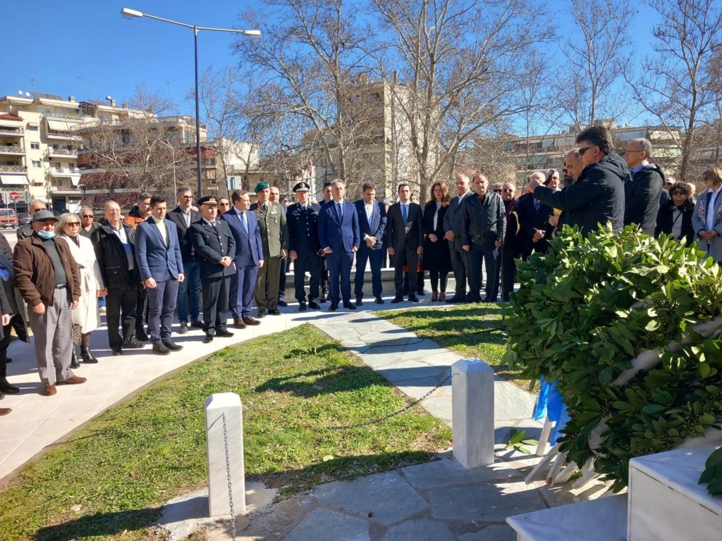 Τρίκαλα: Δεν ξέχασαν τους αστυνομικούς που έπεσαν στο καθήκον
