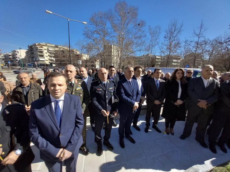 Ο τραγέλαφος με τον υπουργό και την βουλευτίνα που …ξέχασαν να καταθέσουν στεφάνι!