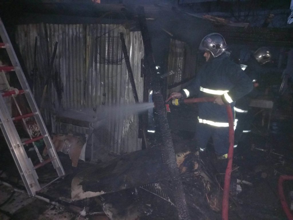 «Λαμπάδιασε» αποθήκη στα Τρίκαλα από ...ψησταριά! (φωτό)