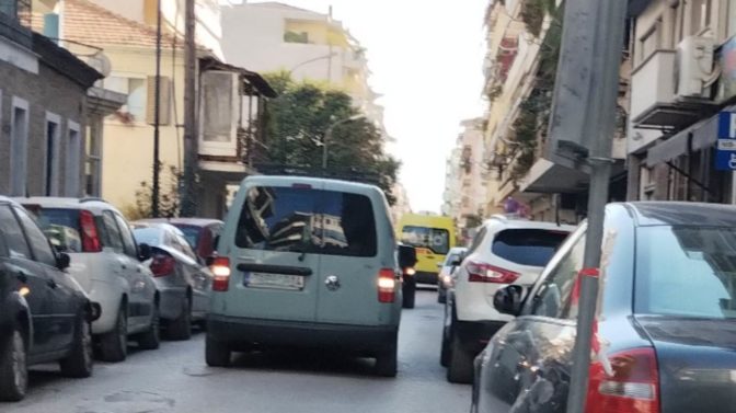 Ο εξυπνάκιας ο Τρικαλινός… δεν βλέπει εμπόδια