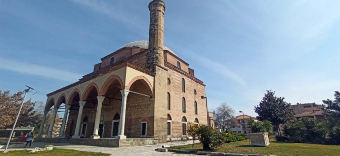 Προβληματισμός για την ασφάλεια διερχόμενων κάτω από τον μιναρέ του Τζαμιού στα Τρίκαλα
