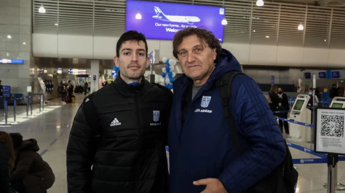 Σε δημοπρασία για τα παιδιά της Τουρκίας τα «αμφιλεγόμενα» παπούτσια του Τεντόγλου