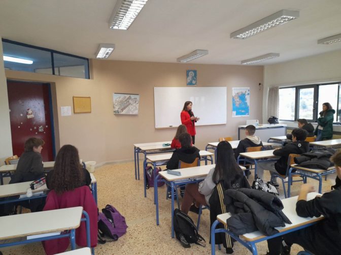 Διδάσκοντας την δημοκρατία και τους θεσμούς της