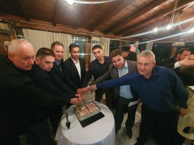 Έκοψαν την πίτα τους και γλέντησαν οι πυροσβέστες των Τρικάλων
